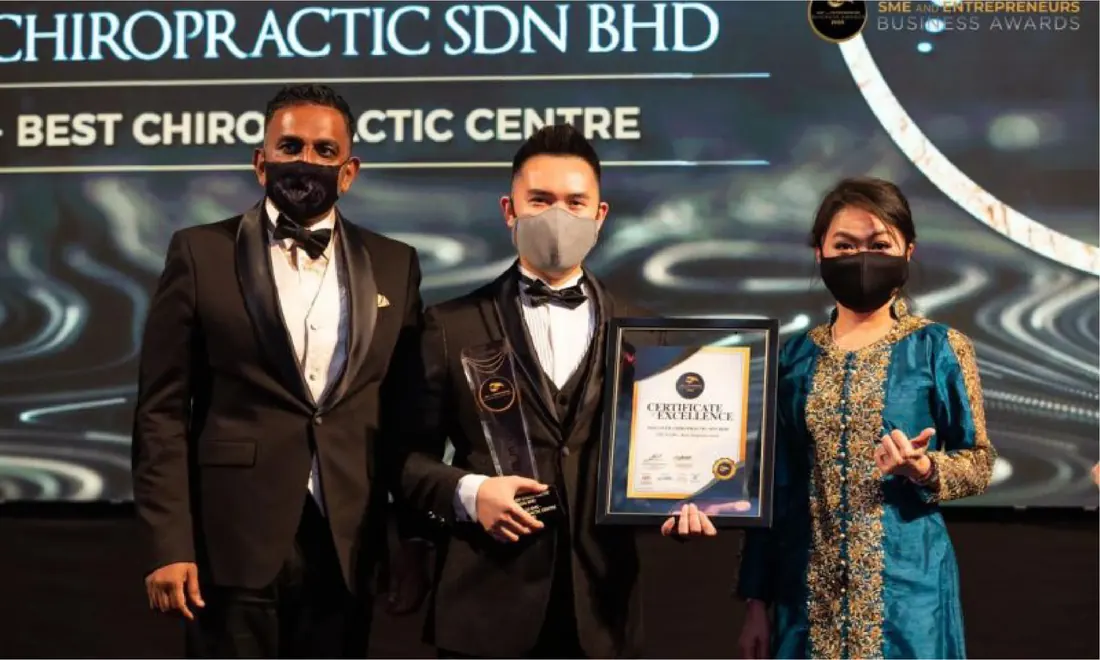 Discover Chiropractic team receiving an industry award