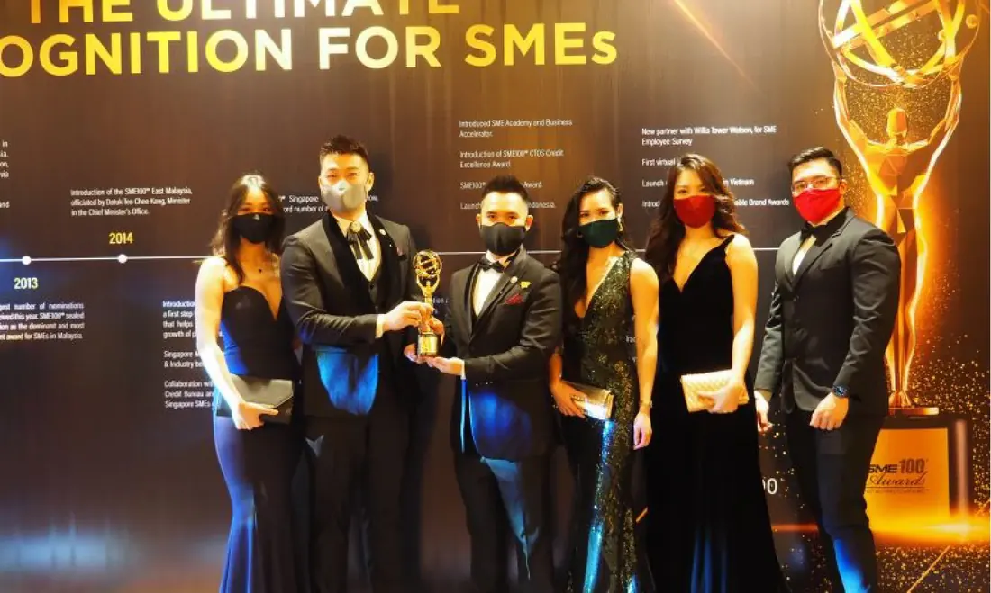 Discover Chiropractic team receiving an industry award