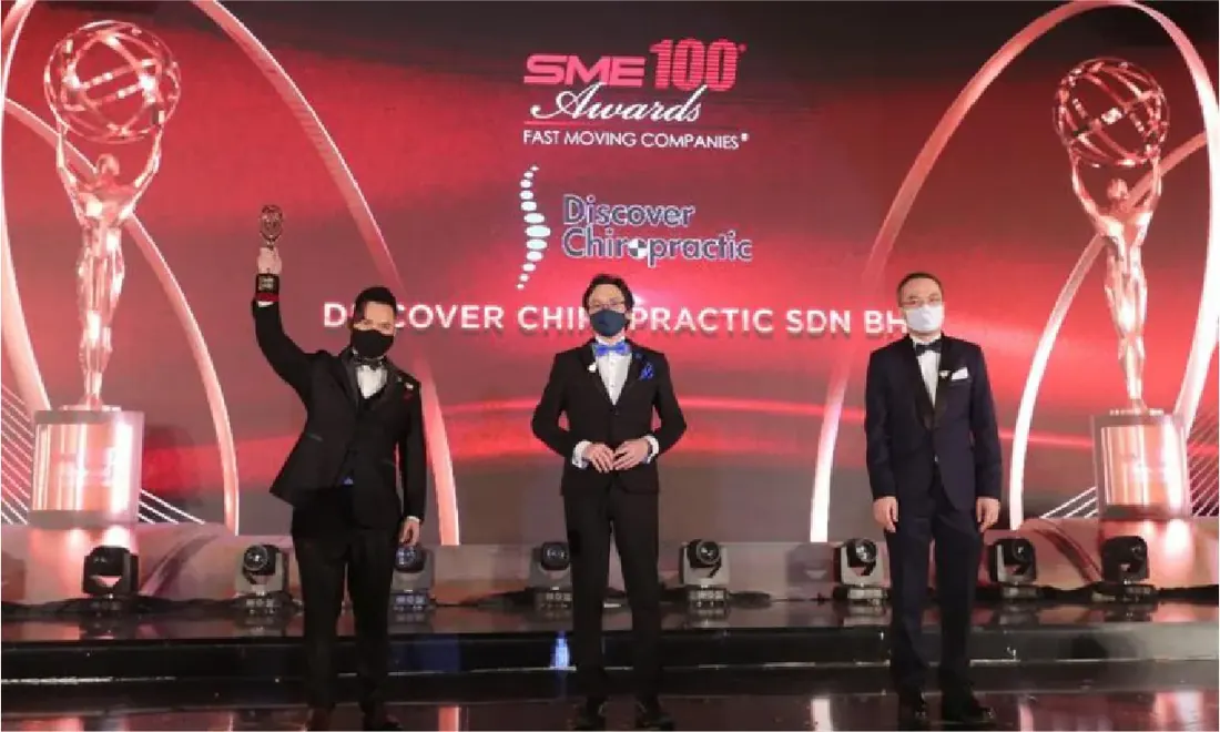 Discover Chiropractic team receiving an industry award